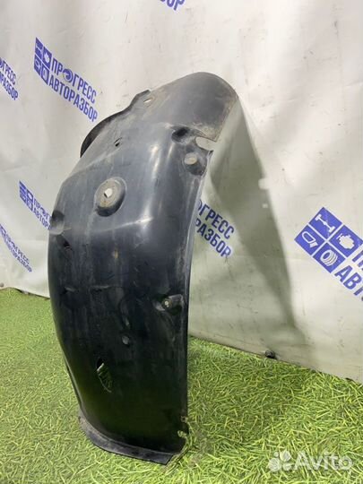 Подкрылок передний левый Renault Fluence седан 1.6
