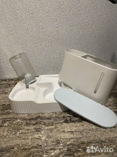 Автоматическая кормушка для собак и кошек