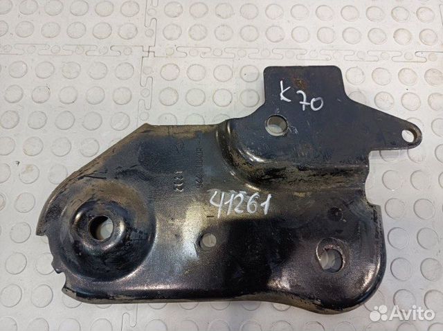 Кронштейн подрамника передний правый Renault