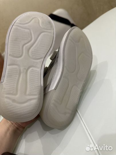 Кроссовки для девочки 33 размер новые