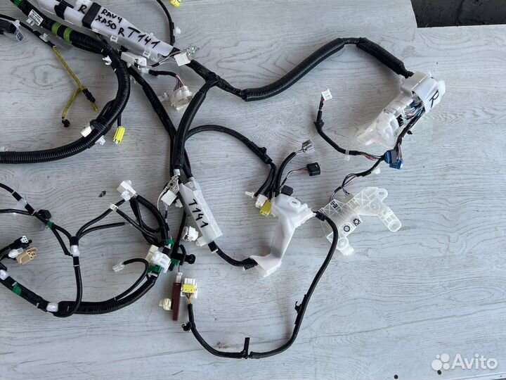 Toyota Rav4 xa50 проводка салона правая