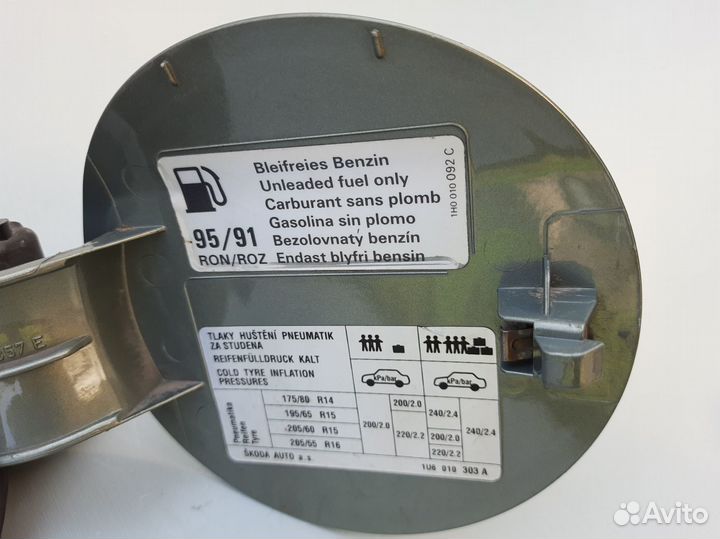 Лючок бензобака Skoda Octavia A4 Tour