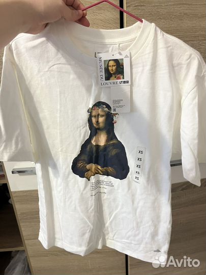 Женская футболка uniqlo louvre лувр