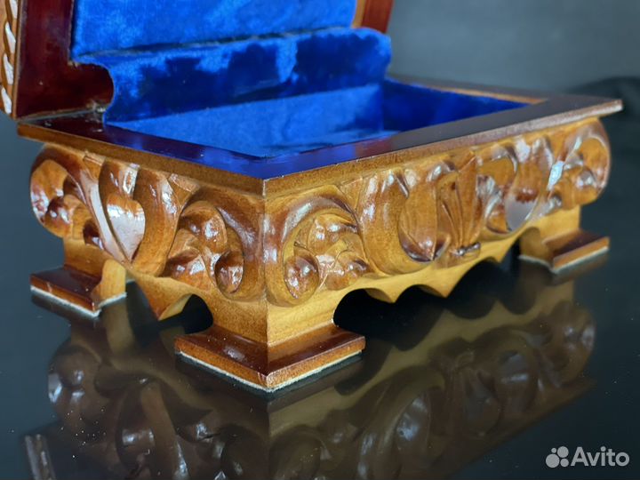 Шкатулка резная ручная работа