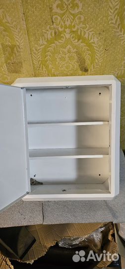 Аптечка настенная металлическая