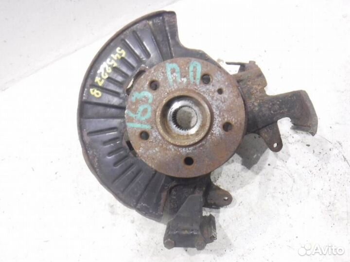 Кулак передний правый