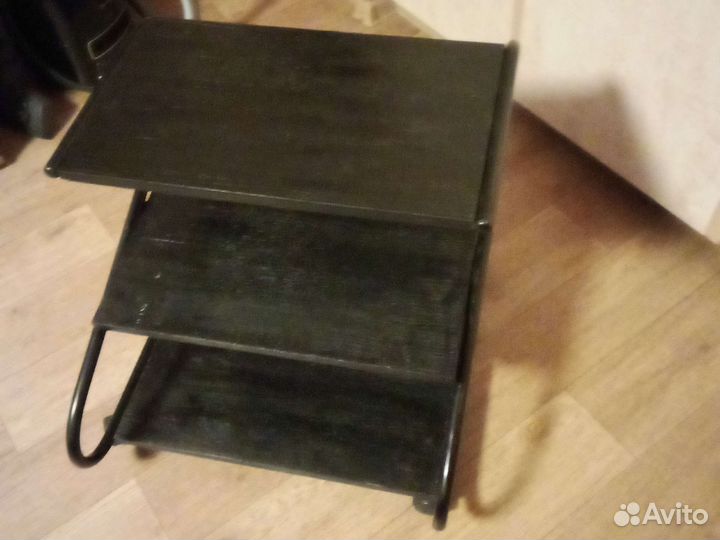 Столик для аппаратуры