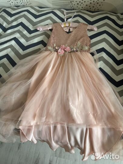 Продам платья на девочку