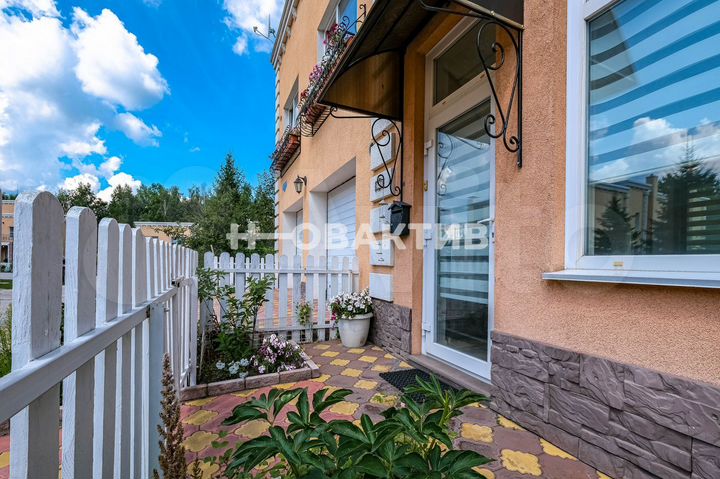 Коттедж 262,5 м² на участке 9 сот.