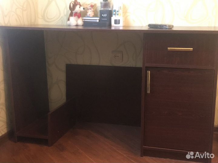 Продам компьютерный стол, просто стоит