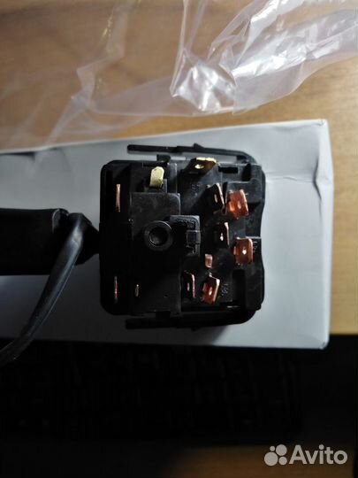 Кнопка дворников стеклоочистителя автомобиля лада