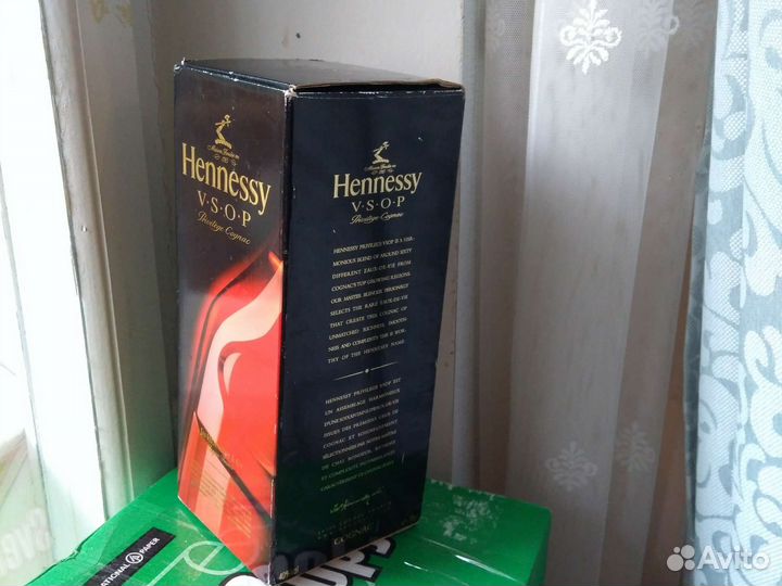 Пустая коробка от коньяка 0,7