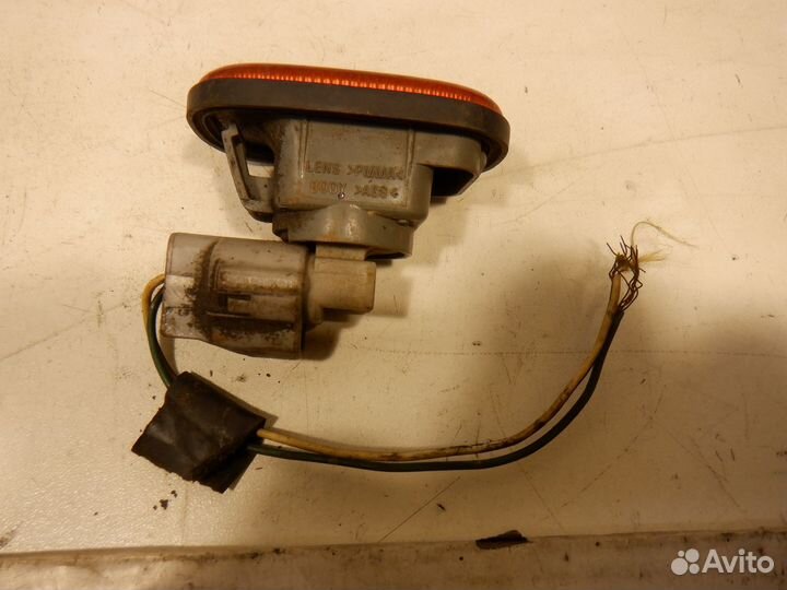 Повторитель поворотов на крыло Toyota Rav 4 95-00