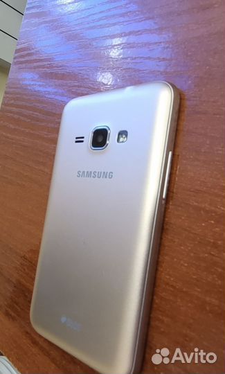 Телефон Samsung galaxyj1 2016