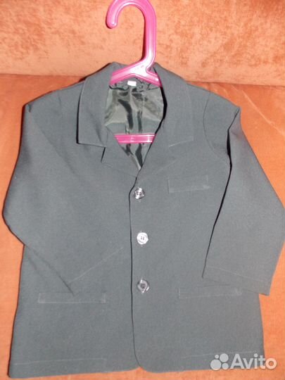 Брюки новые и два пиджака