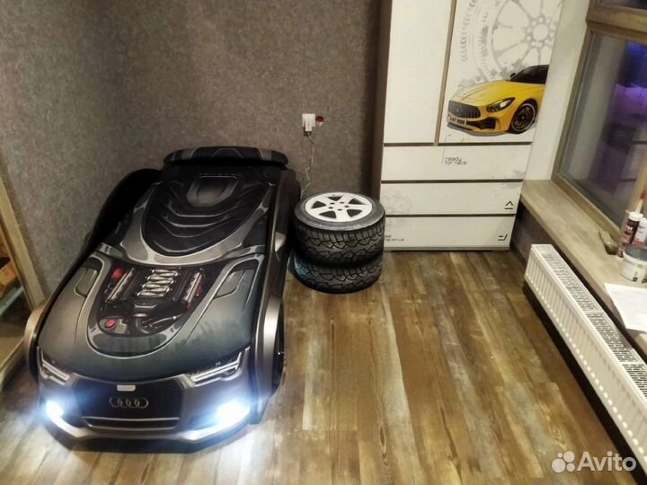 Детская кровать машина с подсветкой и матрасом