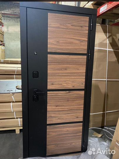 Дверь входная с зеркалом