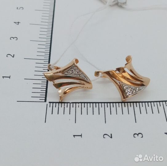 Серьги с синтетическим камнем Золото