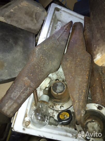 Коронки (зубья, клыки) ковша