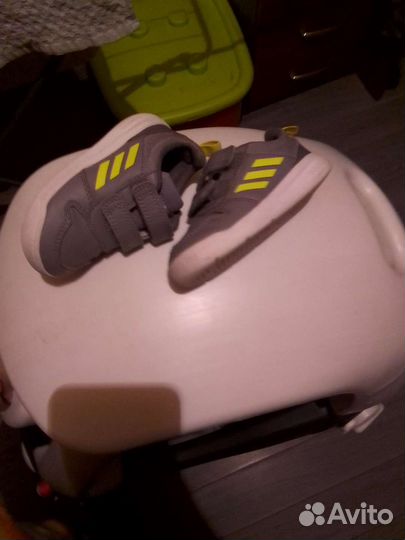 Кроссовки adidas