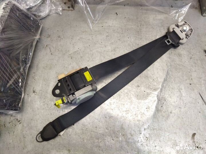 Ремень безопасности передний левый Toyota Corolla