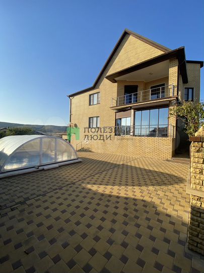 Дом 328,9 м² на участке 6,2 сот.