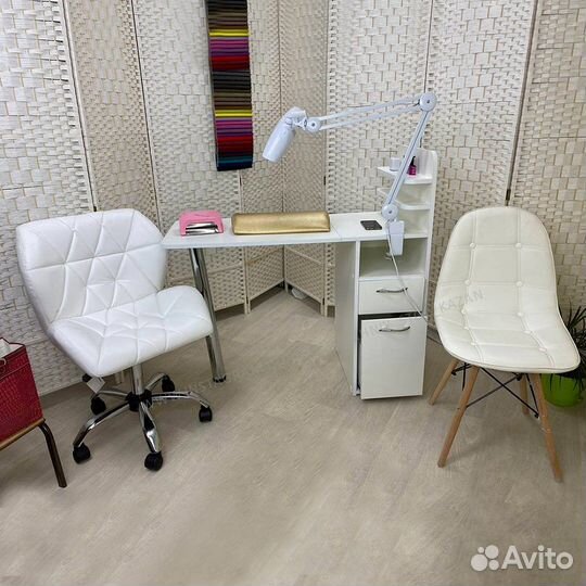 Маникюрный стол