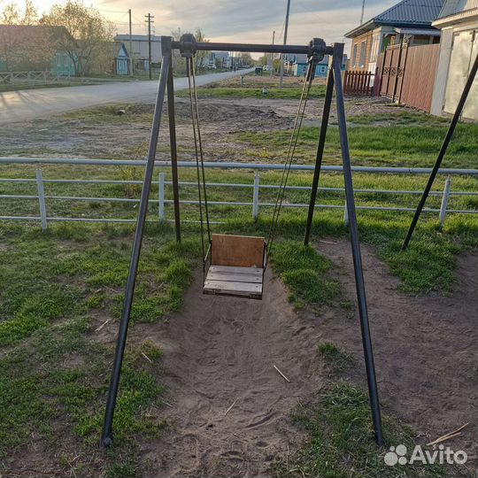 Детские качели уличные