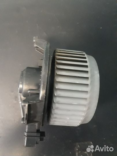 Мотор отопителя Toyota Yaris 90