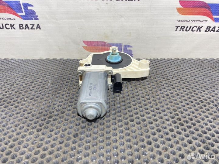 Моторчик стеклоподъемника левый