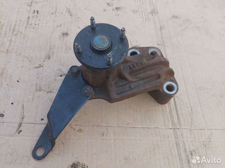 Кронштейн вискомуфты Kia Sportage 1 FE