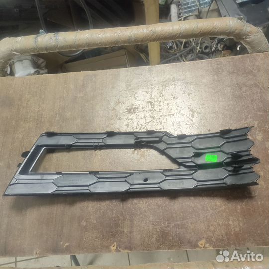 Решетка пер бампера лев Skoda Octavia A8 Ориг