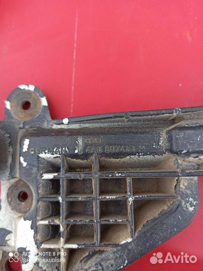 Кронштейн заднего бампера Audi 100c4 4A0807483A
