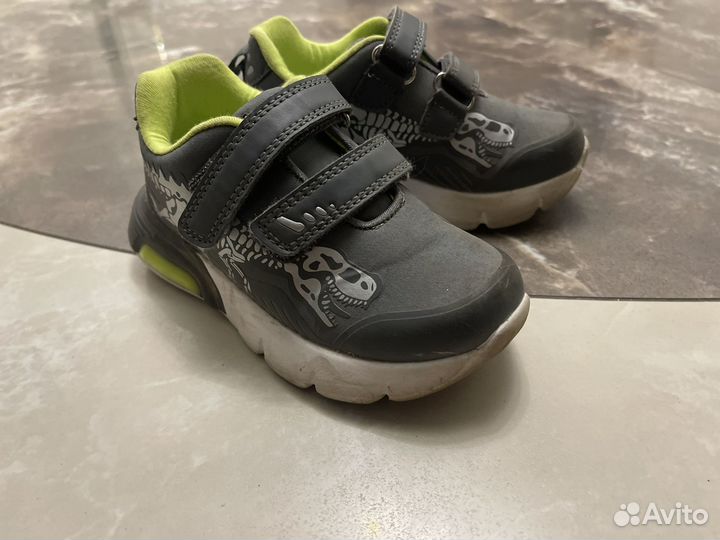 Детские кроссовки