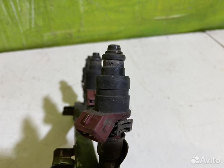 Рейка топливная форсунка VW Audi Skoda 078133681AJ