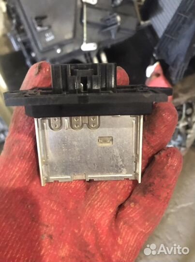 Транзистр печки nissan tiida c11