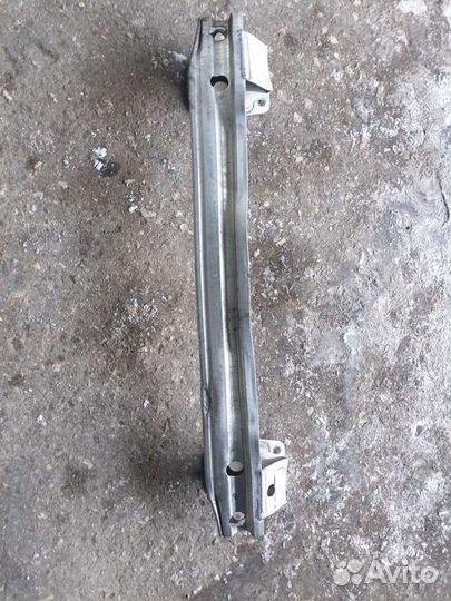 Audi q7 усилитель заднего бампера