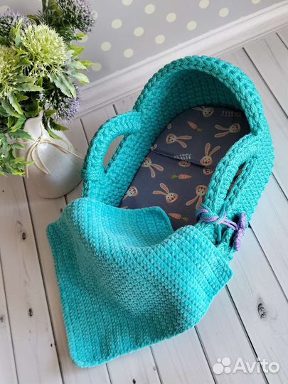 Вязаная люлька для куклы