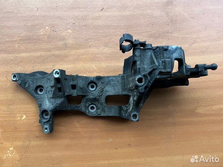 Кронштейн генератора Skoda Octavia A7 cxxb 2015