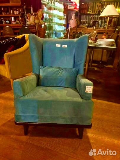 Кресло голубое из велюра