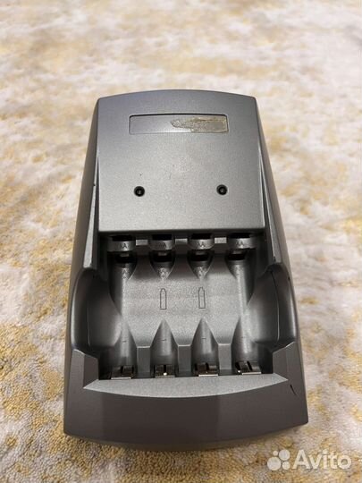 Зарядное устройство для пальчиковых аккумуляторов