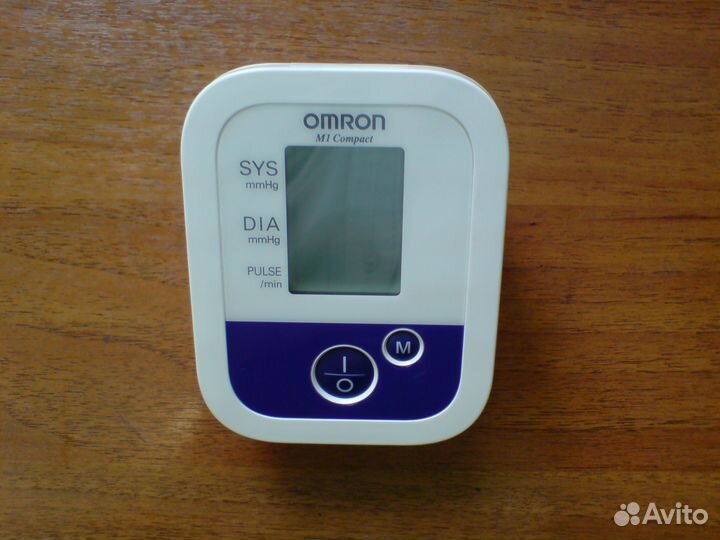 Тонометр электронный полуавтоматический Omron M1