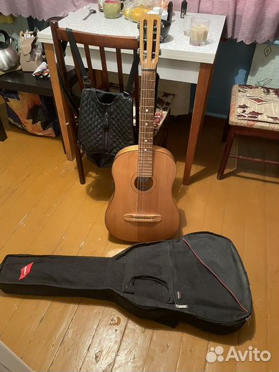 Акустическая гитара