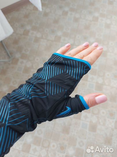 Перчатки nike спортивные, женские. Новые