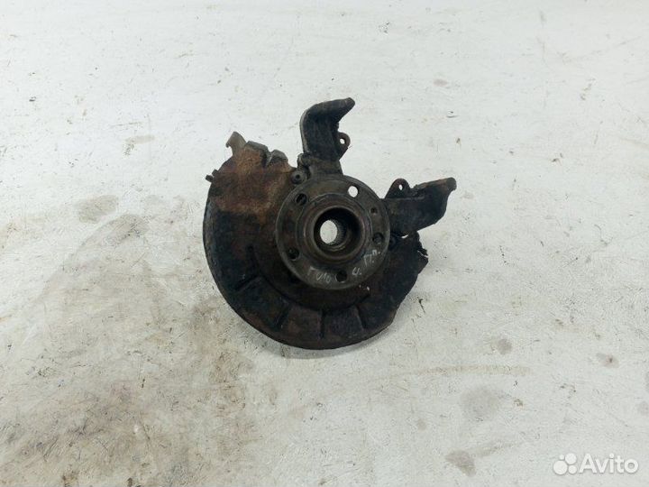 Кулак передний правый Volkswagen Polo хетчбэк 1