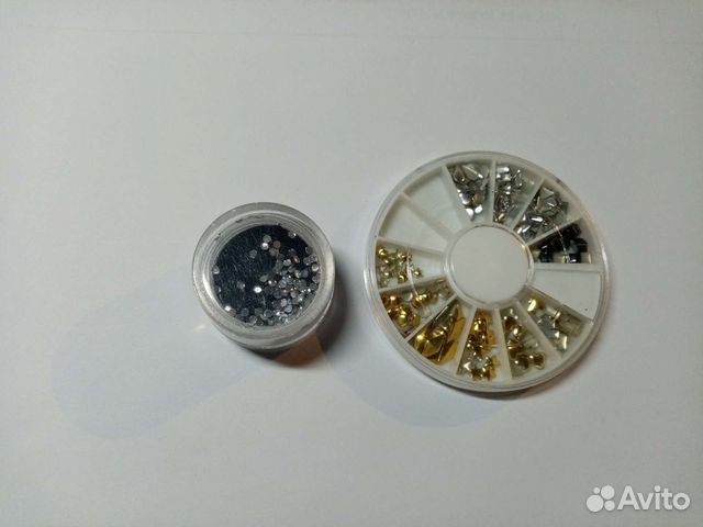 Стразы для маникюра и макияжа
