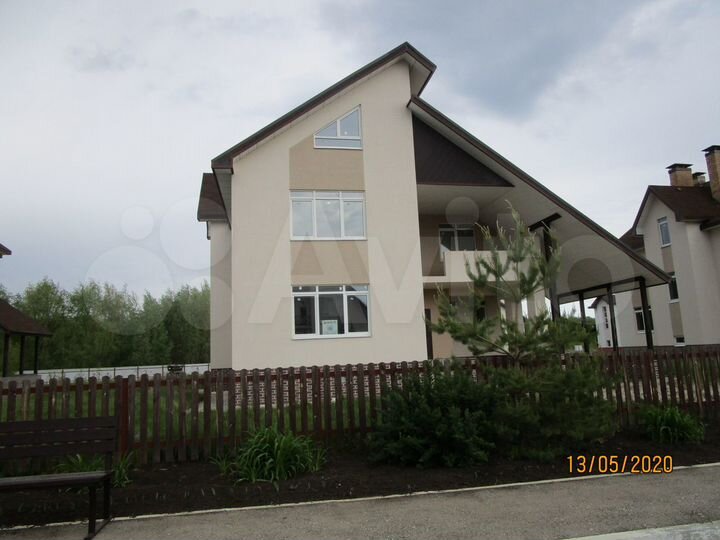 Дом 393,5 м² на участке 10,4 сот.