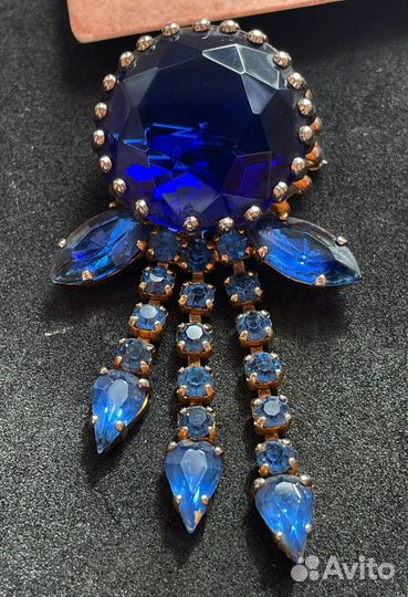 Брошь с кристаллами