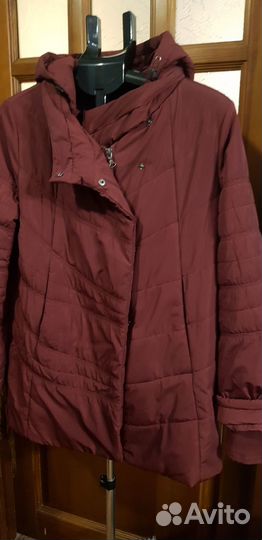 Две женских курточки,одна новая с чеком