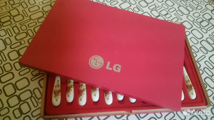 Набор вилок и ложек от LG